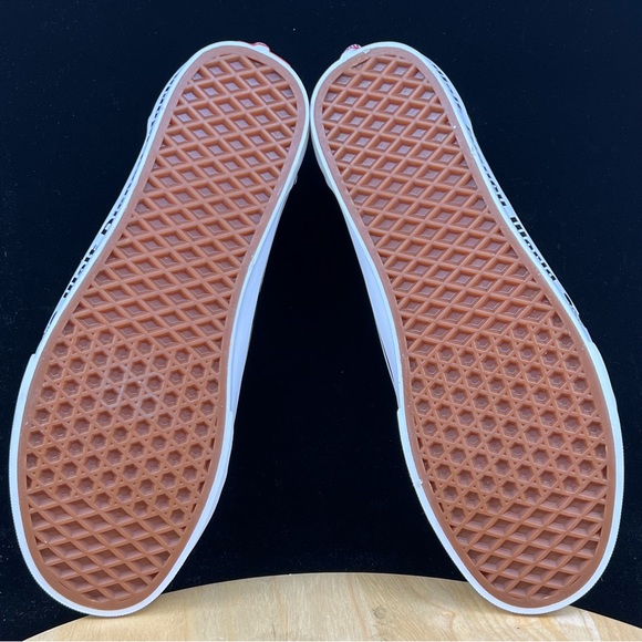 VANS x Walt Disney World 50th Anniversary Old Skool Shoes Men's - Size 10 NWT - Picture 10 of 10